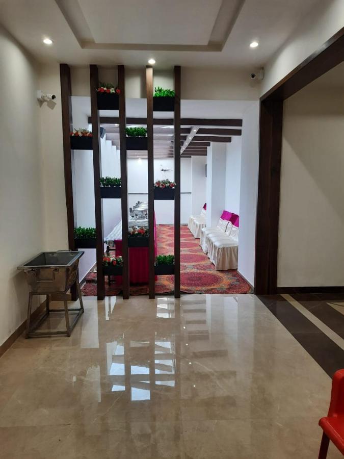 De Manora Homes - Unpretentious Hotel With A Garden , Posh Area Ranjit Avenue Amritsar Exteriör bild