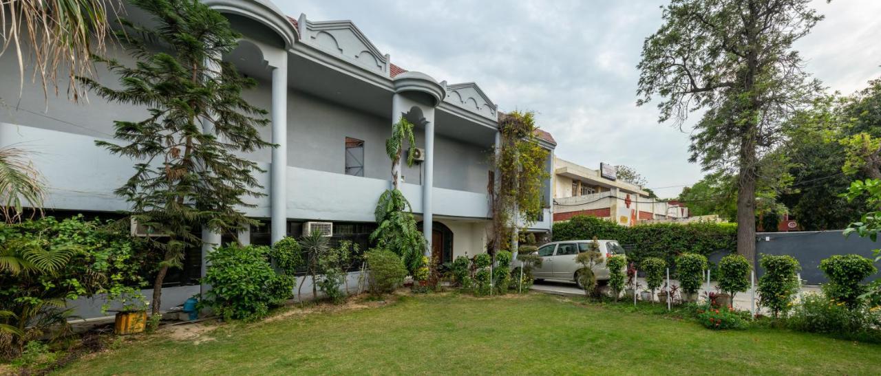 De Manora Homes - Unpretentious Hotel With A Garden , Posh Area Ranjit Avenue Amritsar Exteriör bild