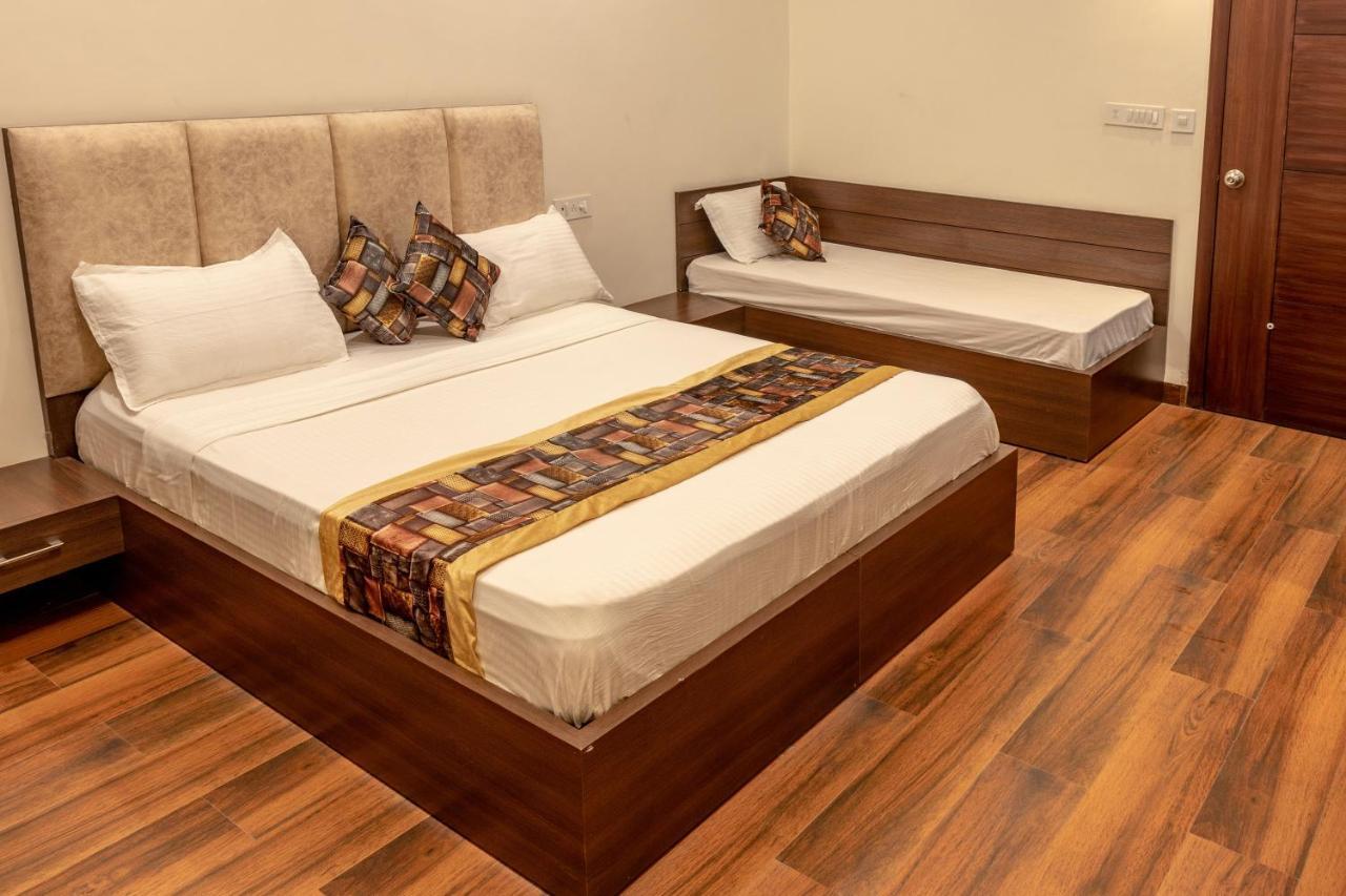 De Manora Homes - Unpretentious Hotel With A Garden , Posh Area Ranjit Avenue Amritsar Exteriör bild