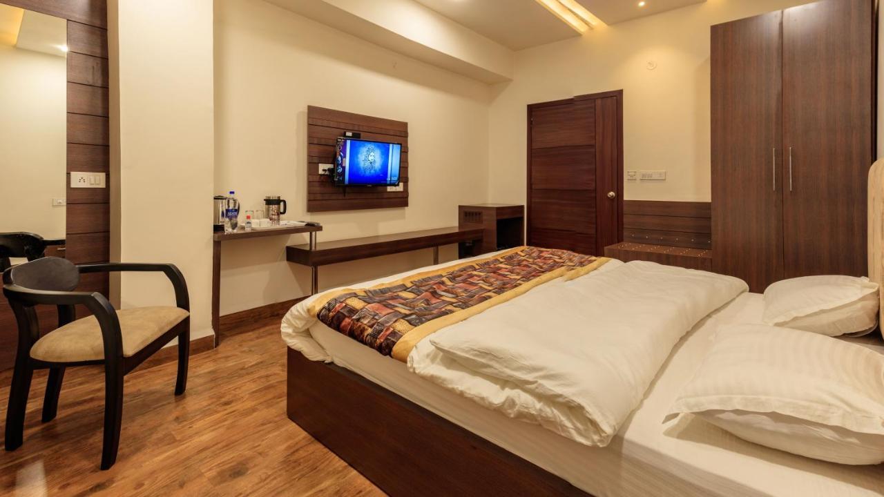 De Manora Homes - Unpretentious Hotel With A Garden , Posh Area Ranjit Avenue Amritsar Exteriör bild